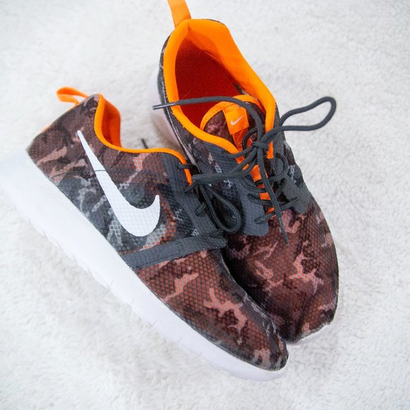 Nike Other - Nike Roshe Run Flight Sneakers youth size 7